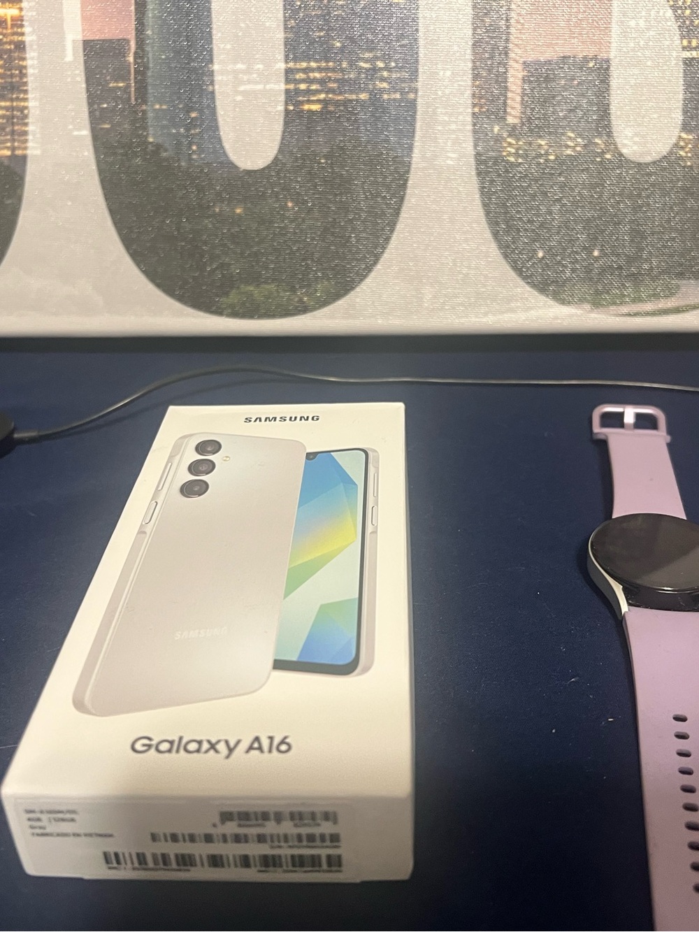 Samsung Galaxy A16 Silver-White Dual-SIM Smartphone with Samsung Galaxy watch 4.